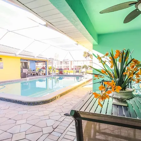 Gulf Access #E 2-Bedroom W/ Heated Pool